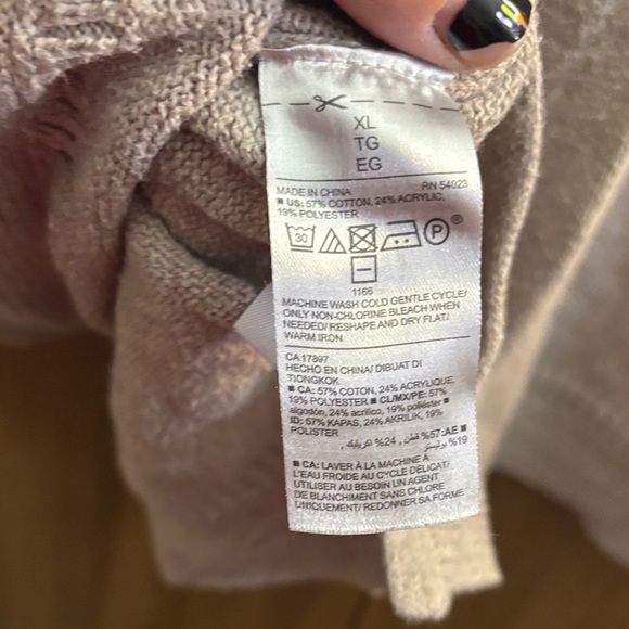 🎃 Old Navy Off-the-Shoulder Light Gray Sweater - Picture 7 of 7